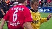 Jens Winkelmann (gelbes Trikot) liebte das Fußball spielen