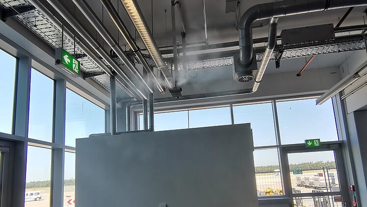 Flughafen Nürnberg erklärt besondere Maßnahme: "Versprühen hier nur Wasser"