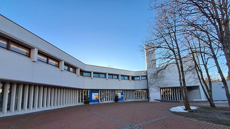 Neu auf bayerischer Denkmalliste: das Otfried-Preu&szlig;ler-Gymnasium in  Pullach