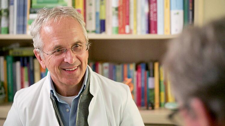 Laut Ern&auml;hrungsmediziner Andreas Michalsen sei es manchmal hilfreich, "den K&ouml;rper auf Werkseinstellungen zur&uuml;ckzusetzen" - etwa mittels Fasten.