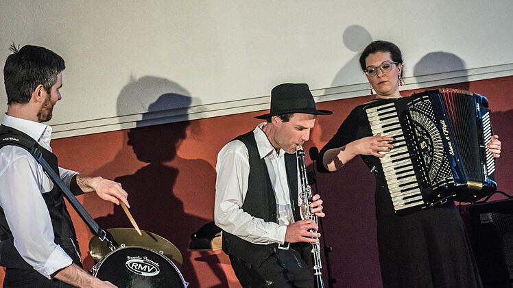 "A Glezele Vayn" gastierte im Coburger "Haus Contakt".Foto: Jochen Berger