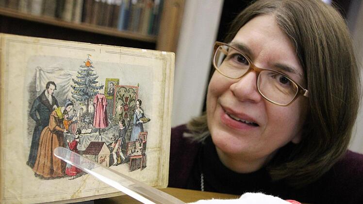 Da bekommt das Mädchen den Nussknacker geschenkt, der später alle Zähne verlieren wird: Bettina Wagner mag den um 1840 entstandenen Kupferstich des  "allerliebsten Kindermärchens" vom Nussknacker und dem  Mäusekönig nach E. T. A. Hoffmann.Diana Fuchs