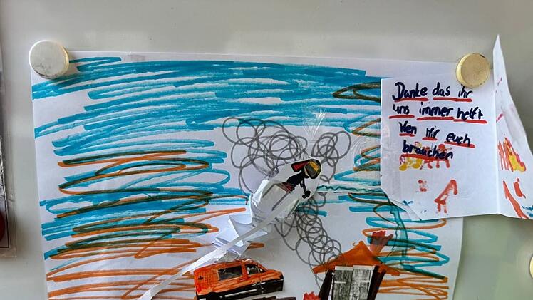 Feuerwehr Ebersdorf erhält rührendes Kinderbild - jetzt läuft große Suche