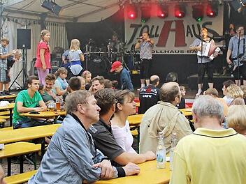 Ungewohntes Bild: Viele freie Plätze gab es heuer beim Eberner Altstadtfest. Foto: Eckehard Kieswetter