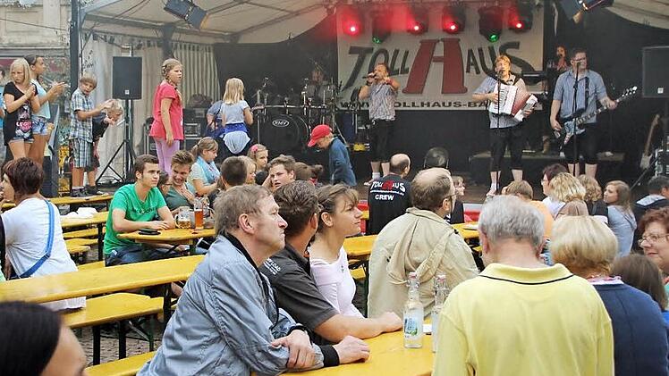 Ungewohntes Bild: Viele freie Plätze gab es heuer beim Eberner Altstadtfest. Foto: Eckehard Kieswetter