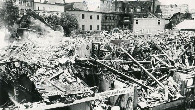 Abrissarbeiten für den Parkhausbau im Juni 1975Foto: CT-Archiv