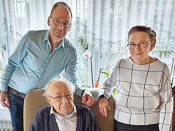 Heinrich Herbst (Mitte) mit Sohn Jürgen und Ehefrau Betty Foto: C. Schwind