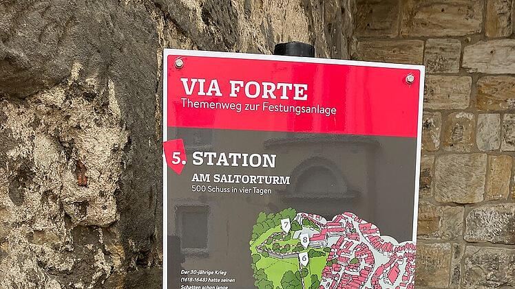 Der Themenweg Via Forte vermittelt Wissen über Forchheims Vergangenheit.