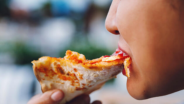Pizza, Salamipizza, Pizza essen