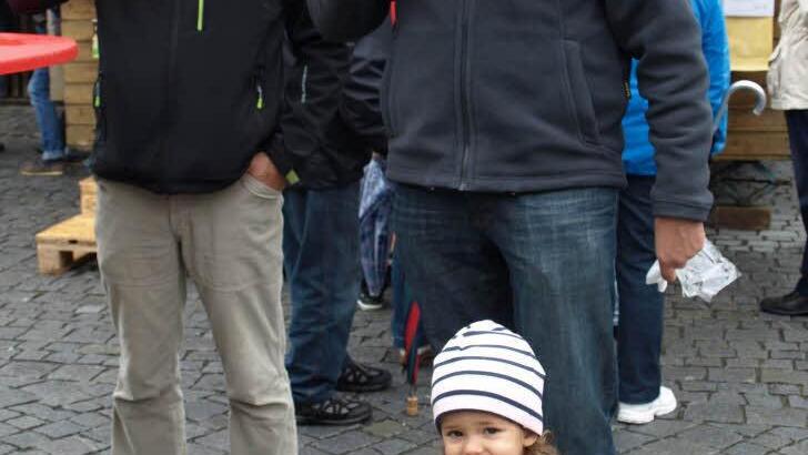 Ihnen hat's gefallen - Michael Koch (links), Wieland Beierkuhnlein und die kleine Julia Maria.