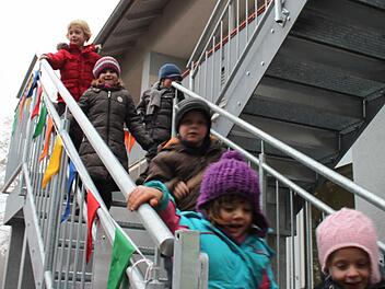 Der Bad Bockleter Gemeinderat prüfte verschiedene Projekte daraufhin, ob sie für das Kommunalinvestitionsprogramm geeignet sind. Die Aufnahme der energetischen Sanierung des Kindergartens Bad Bocklet wurde ebenfalls diskutiert. Unser Archivbild zeigt die Fluchttreppe des Kindergartens in Bad Bocklet nach der Fertigstellung. Foto: Archiv/Thomas Mäuser