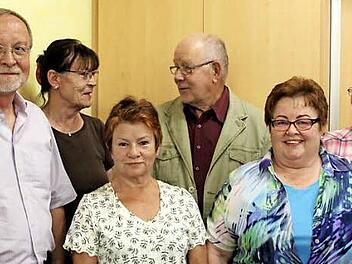 Georg Hammer, Helga Voss, Gabriele Lappat, Klaus Hoffmann, Irmgard Köhler und Margret Müller (v. l.) bilden den Adelsdorfer Seniorenbeirat. Foto: Johanna Blum