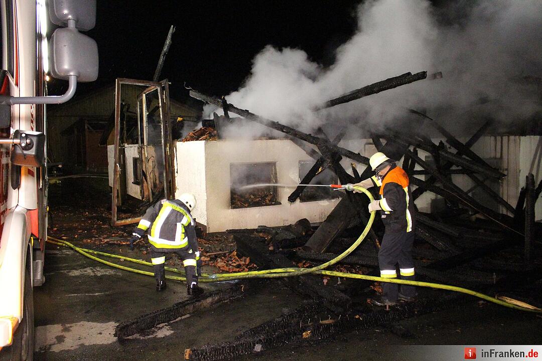 Rund  1.000 Schweine verenden bei Stallungsbrand in Bindlach