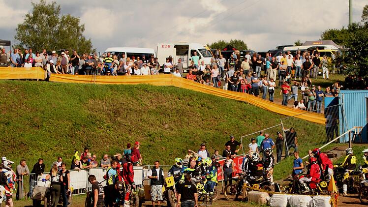 Zahlreiche Zuschauer säumten die Strecke.