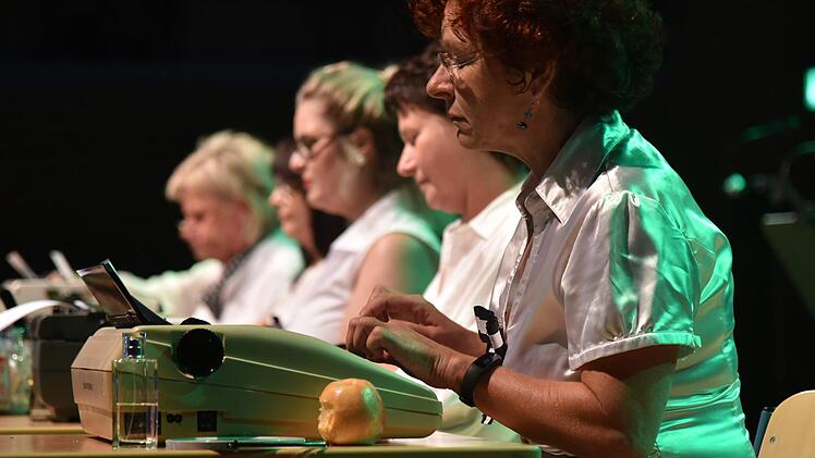"The Typewriters" zeigten, wie  Schreibmaschinen anno dazumal funktionierten. Foto: Gabi Arnold