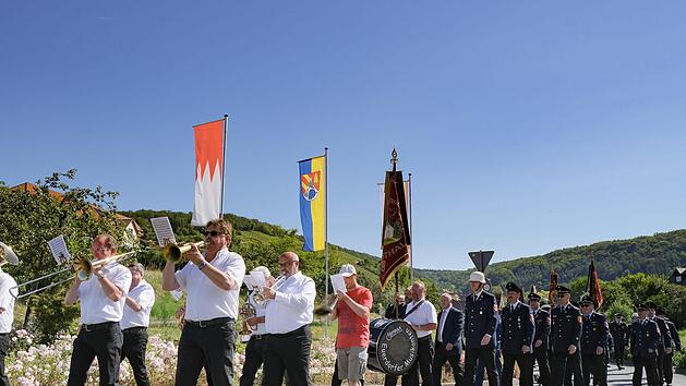 Mit einem Festzug zogen die Feuerwehrleute von Ramsthal anl&auml;sslich ihres Festes zum 140-j&auml;hrigen Bestehen von der Kirche zum Festplatz.Andreas Lomb