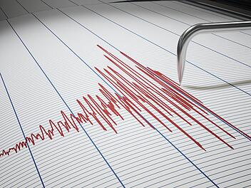 Mit Seismographen wird die Stärke von Erdbeben gemessen.