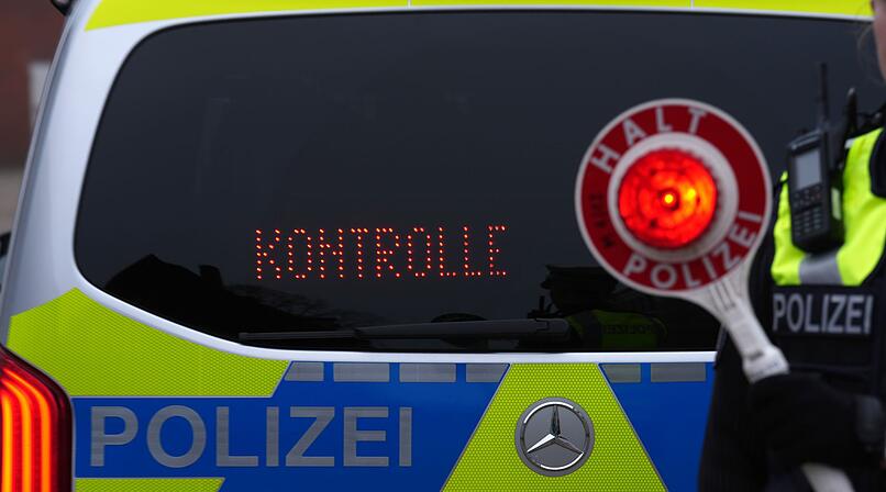 Drogenfahrt auf der B85 bei Kulmbach getoppt - Polizei erlebt bei Kontrolle skurrilen Moment