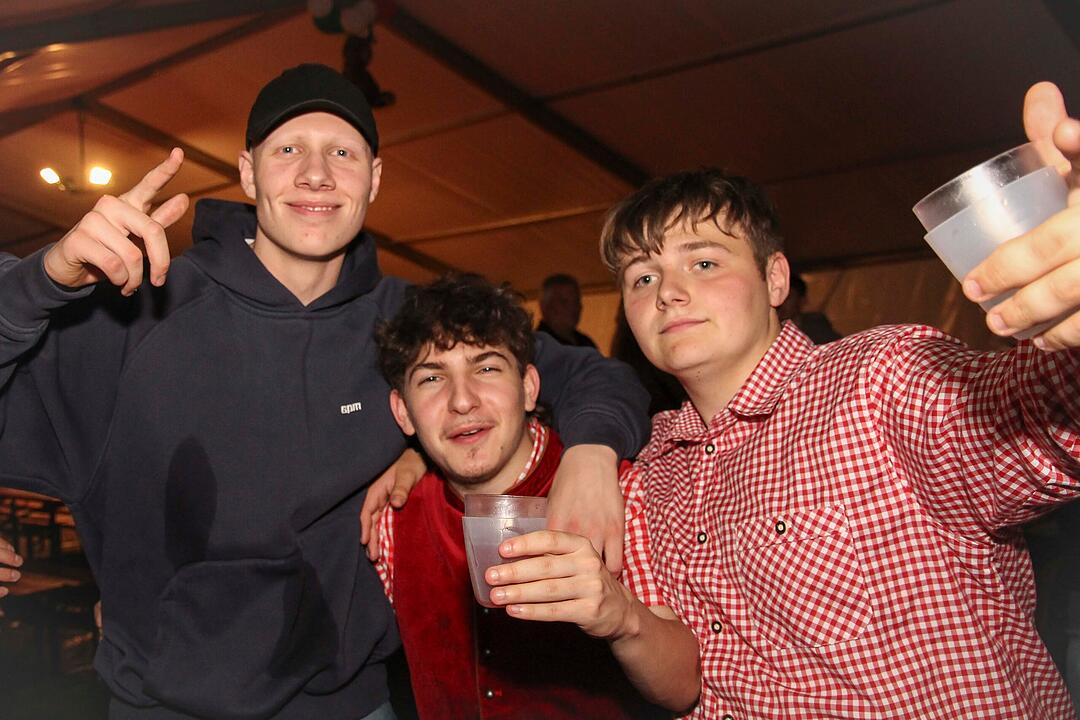 Gro&szlig;losnitz feiert!