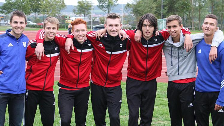 Das siegreiche Münnerstädter Mehrkampf-Team eroberte im Fünfkampf der U-18 Platz zwei im Bayern. Von links: Betreuer Johannes Wolf, Max Bauer, Nick Przeliorz (auch Einzelsieger), Clemens Schmitt, Timo Reinhart, Jonathan Laik und Noa Fell.