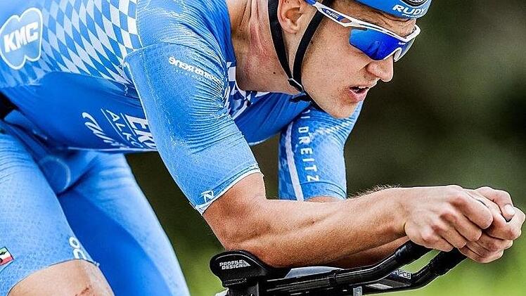 Andreas Dreitz beendete nach seiner Begegnung mit einem Zaun mit Schrammen den Part auf dem Rad. Am Ende kam der Michelauer bei seinem ersten Wettkampf in diesem Jahr als Zehnter ins Ziel.  Foto: pr