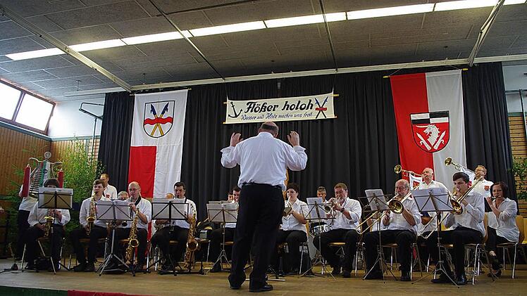 Die Flößermusikanten des TV Unterrodach umrahmten den Frühschoppen. Foto: Heike Schülein