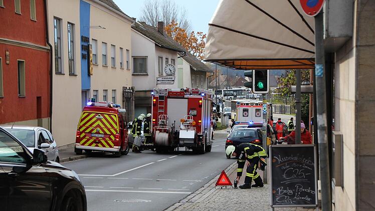 Die Brückenstraße musste wegen eines Unfalls  gestern zur Mittagszeit gesperrt werden. Foto: Christian Bauriedel