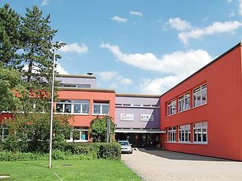 Vom Dach des Kinderhorts an der Grundschule Mitwitz kommt künftig Strom aus einer PV-Anlage. Foto: Archiv