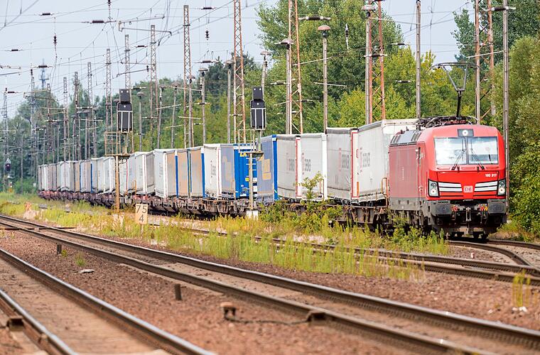 Bahn will Güterwaggons in mobilen Werkstätten umrüsten