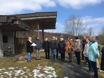 Zum Abschluss besuchten die Teilnehmer die kleine Kapelle, die den Schlusspunkt des Franziskusweges darstellt. Überall sind auf dem gesamten Weg sowie auch in der Kapelle Spuren einheimischer Künstler zu entdecken, in welchen sich sehr viel Symbolik verbirgt.Regina Rinke