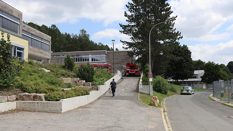 Feueralarm in Realschule: Klopapier brennt auf Mädchentoilette