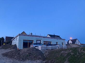 Wachenroth: Außergewöhnliches Wohnprojekt sorgt für Aufsehen - "hier entsteht kein Hobbit-Haus" Wachenroth: Außergewöhnliches Wohnprojekt sorgt für Aufsehen - "hier entsteht kein Hobbit-Haus"