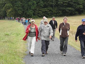 Rund  300 Wanderer  nahmen an der Herbsttour der "Fünf-Sterne"-Gemeinden teil. Sie fand in der Gemeinde Rauhenebrach statt.  Fotos:  sw