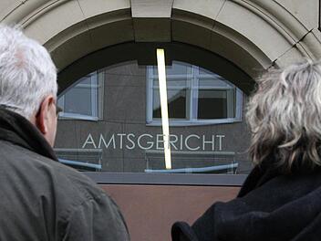 Bettina B. und weitere Gläubiger erhofften sich in dieser Woche ein Machtwort der Justiz zu den Betrugsvorwürfen gegen Geschäftsfrau Angelika A., doch die Verhandlung fiel krankheitsbedingt aus.  Foto: Ralf Ruppert