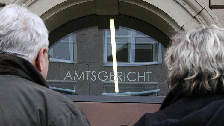 Bettina B. und weitere Gläubiger erhofften sich in dieser Woche ein Machtwort der Justiz zu den Betrugsvorwürfen gegen Geschäftsfrau Angelika A., doch die Verhandlung fiel krankheitsbedingt aus.  Foto: Ralf Ruppert