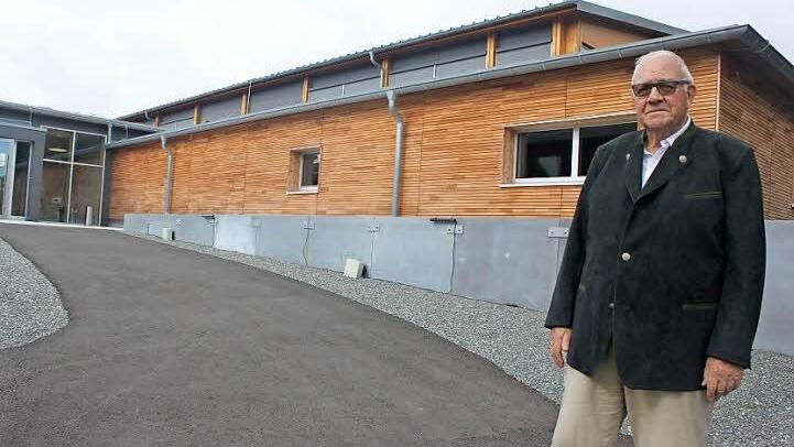 Als "Dankeschön" hat Joachim Wiegand für Mitarbeiter und die Bewohner Steinbachs die Rennsteighalle bauen lassen.  Foto: Veronika Schadeck