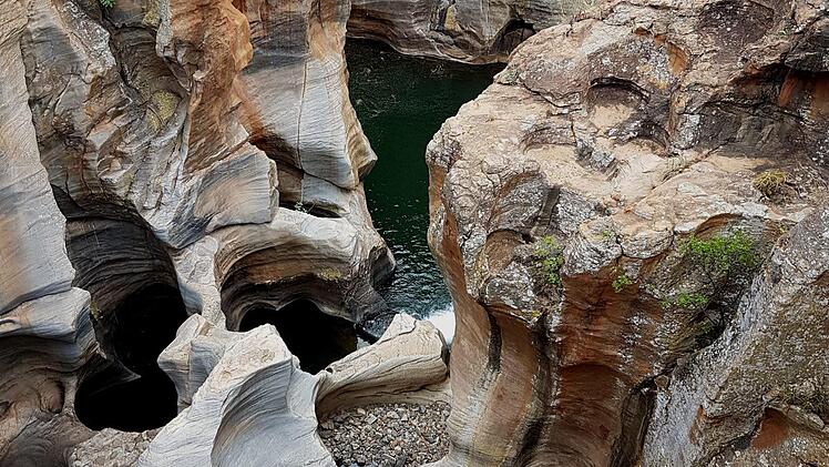 Spektakulärer  Blick in die Gesteinsformation der "Burke's Luck Potholes". Foto: Günther Geiling