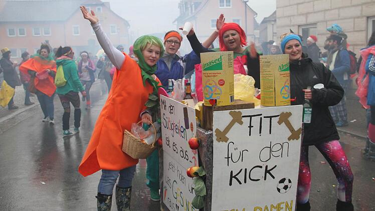 Fit für den Kick fühlen sich die TSVDamen.