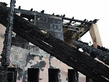 Unbewohnbar: Blick auf das zerst&ouml;rte Obergeschoss Foto: Nike Bodenbach