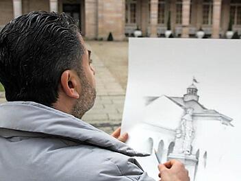 Bad Kissingen ist sein neues Zuhause, darum möchte er die Stadt malen: Rasheed Saleh, geflohen aus Syrien, gekommen um von der Kunst und von seiner Ausbildung als Grafik-Designer in Deutschland zu leben.  Foto: Anja Greiner