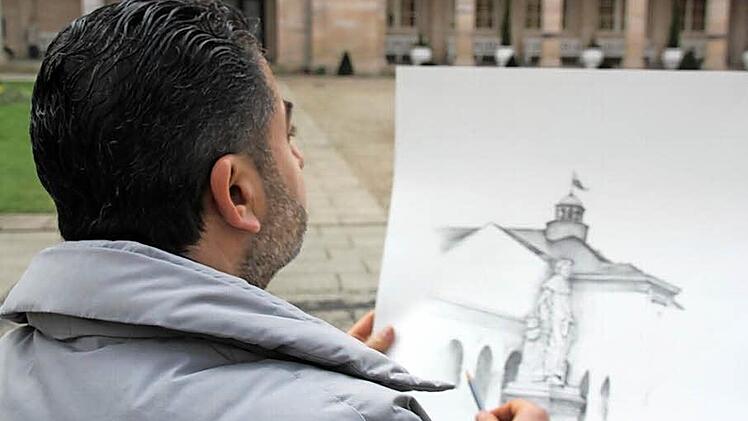 Bad Kissingen ist sein neues Zuhause, darum möchte er die Stadt malen: Rasheed Saleh, geflohen aus Syrien, gekommen um von der Kunst und von seiner Ausbildung als Grafik-Designer in Deutschland zu leben.  Foto: Anja Greiner