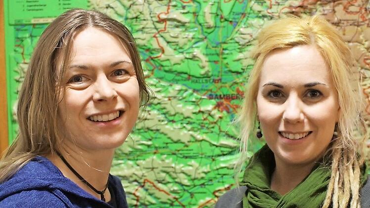 Stefanie Leichsenring (links) ist die neue Jugendpflegerin in Frensdorf. Unterstützt wird sie von der Jugendbeauftragten Sabine Knoblach. Foto: Evi Seeger