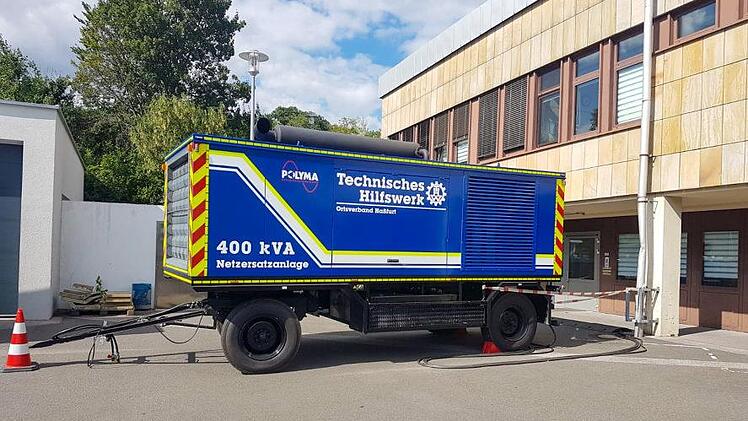 Die 400-kVA-Netz-Ersatzanlage kam am Haus Haßfurt der Haßberg-Kliniken zum Einsatz. Foto: Tobias Marquardt/THW
