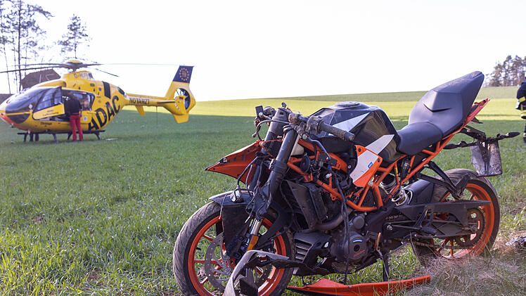 K&ouml;nigsfeld: Motorradfahrer bei Sturz verletzt
