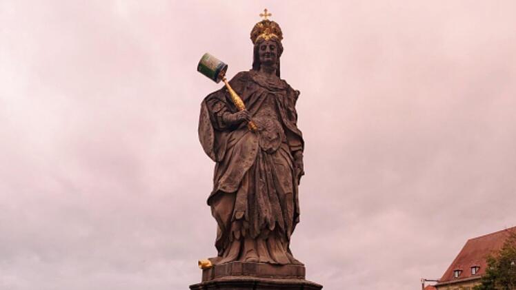 Bamberger Wahrzeichen: Feuerwehr entfernt fragwürdige Verzierung