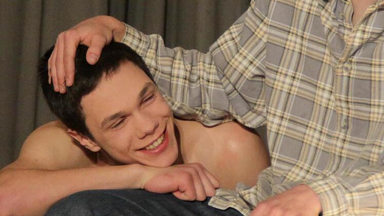 Bruno hält Zwiesprache mit seinem Kind