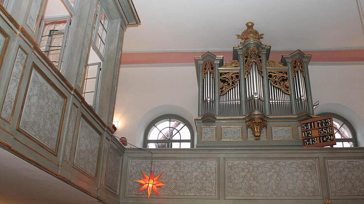 Hell und freundlich präsentiert sich der renovierte Innenraum der Kirche. Fotos: Evi Seeger