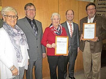 Die Ehrung der Mitglieder nahmen (von links) FU-Vorsitzende Gabi Oost und OV-Vorsitzender Edmund Ulm vor. Marianne Weik ist 35 Jahre dabei, Karl Möller 40 Jahre. Dazwischen MdL Michael Hofmann. Foto: map