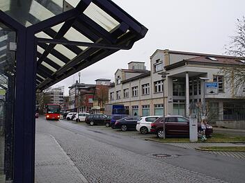 Vom (Bus-)Bahnhof in wenigen Schritten zur Wohn- oder Lehrstätte? Ein mögliches Szenario sieht Campus-Flächen auf dem Carl-Link-Areal vor. Foto: Marco Meißner