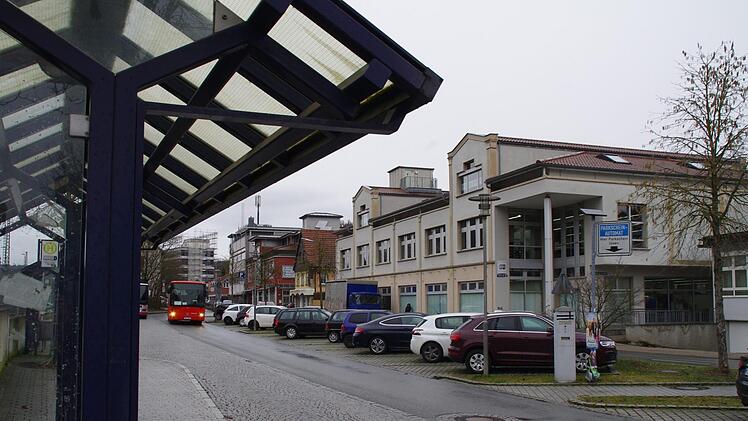 Vom (Bus-)Bahnhof in wenigen Schritten zur Wohn- oder Lehrstätte? Ein mögliches Szenario sieht Campus-Flächen auf dem Carl-Link-Areal vor. Foto: Marco Meißner
